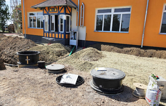 Das neue Backhaus der Landbäckerei Thieme erhält eine Fettabscheideranlage aus GFK.