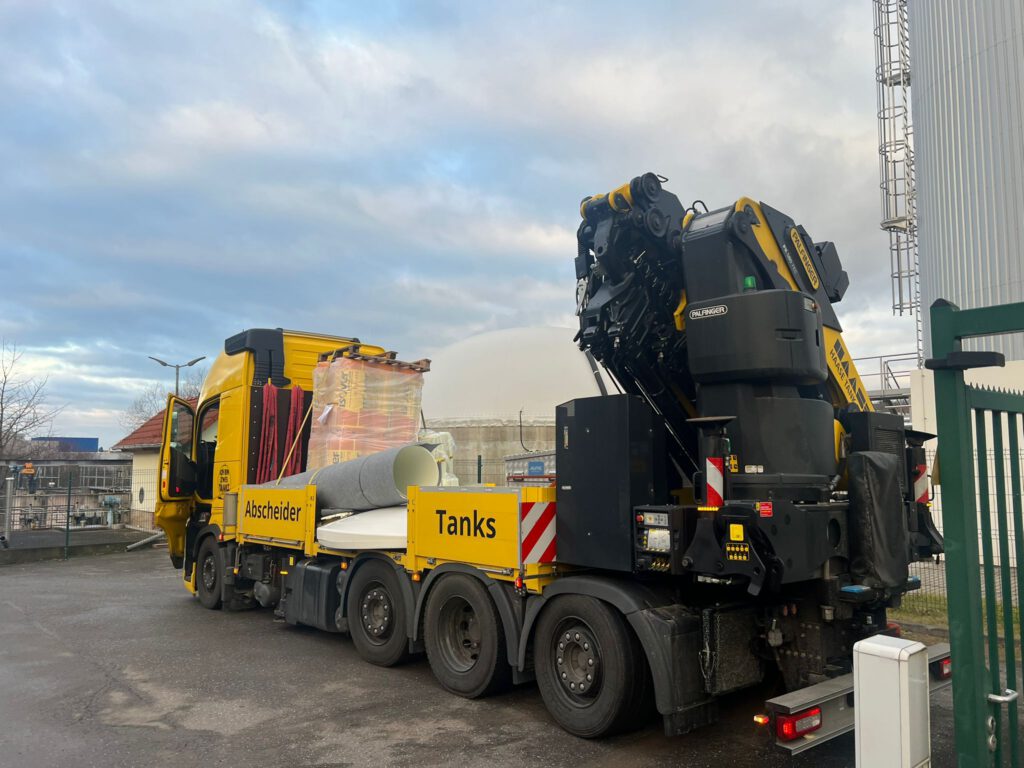 Unser LKW brachte das restliche Material direkt zur Baustelle.